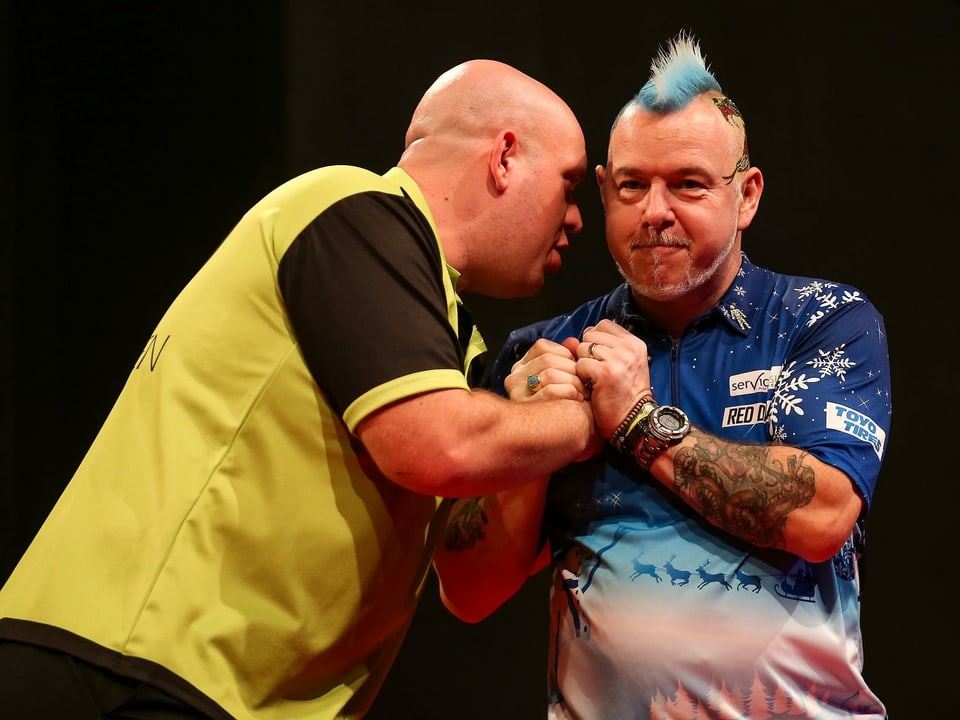 Michael van Gerwen (links) und Peter Wright.