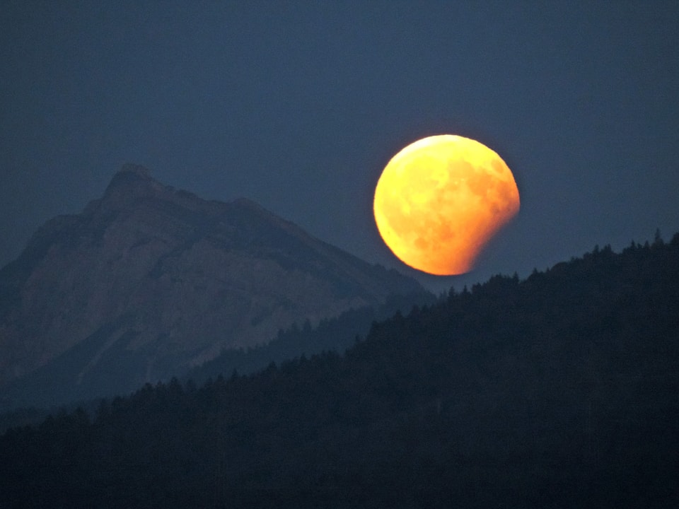 Mondfinsternis beim Chöpfenberg (GL).