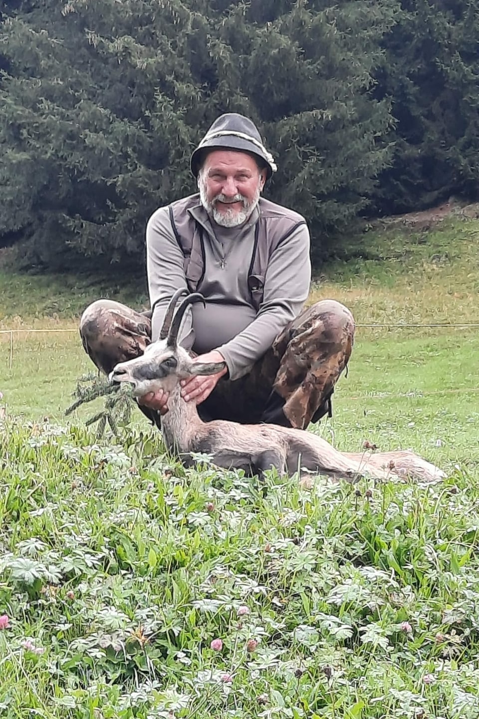 Michael Hossmann da Sevgein ha sajettà ils 3 da settember ina chaura-chamutsch cun cornas da 23,7 cm.