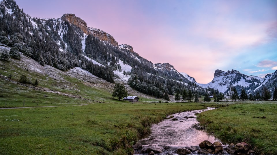 Berglandschaft mit Fluss