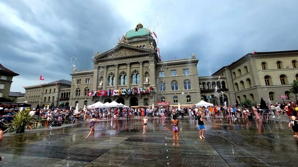 Kinder im Regen