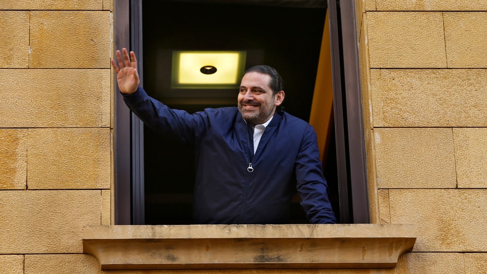 Libanons Premier Saad Hariri winkte heute seinen Anhängern vom Fenster seiner Beiruter Residenz aus zu.