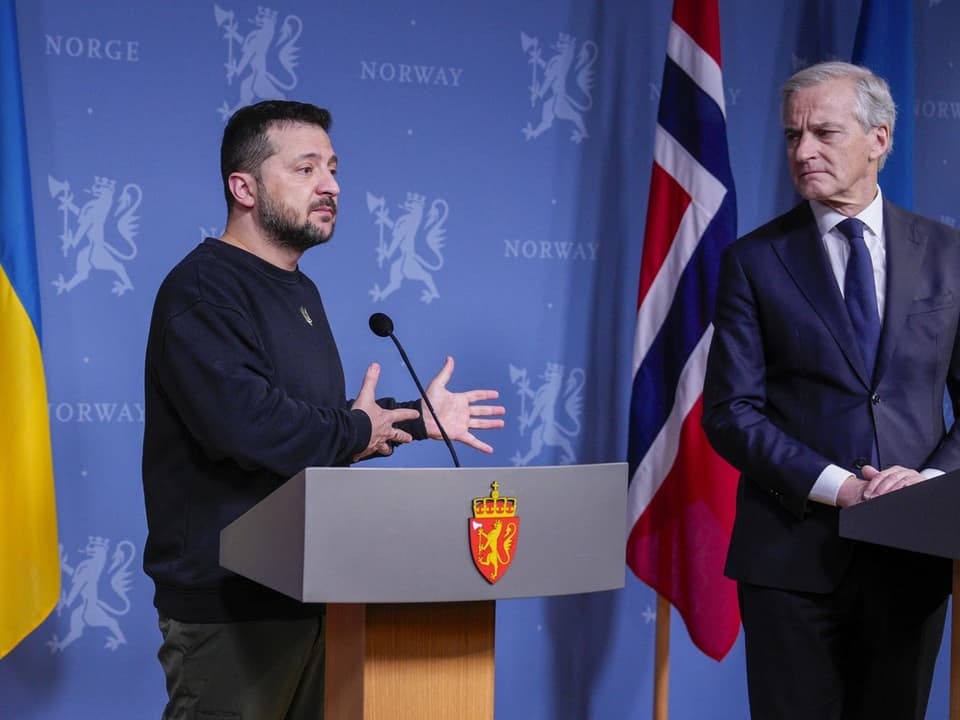 Der norwegische Ministerpräsident Jonas Gahr Störe hat den ukrainischen Präsidenten im Dezember 2023 in Oslo empfangen. 