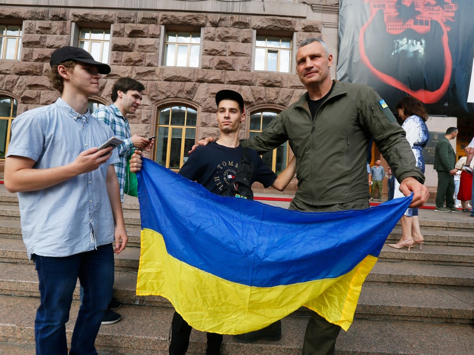 Witali Klitschko mit Flagge.