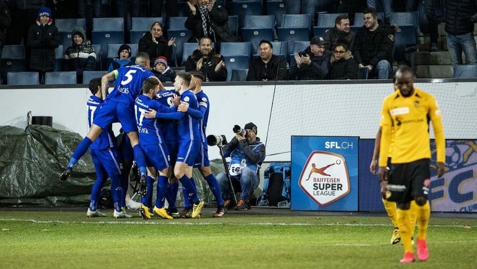 0 2 Niederlage In Luzern Eigentor Und Platzverweis Yb Schlagt Sich Gegen Den Fcl Selber Sport Srf