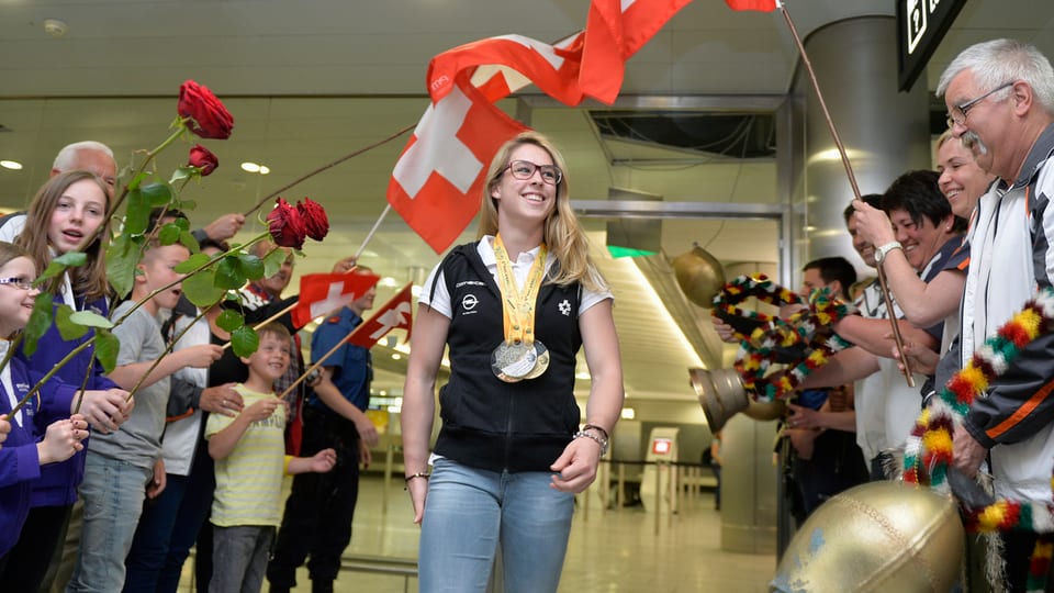 Die angereisten Fans standen für Giulia Steingruber Spalier.