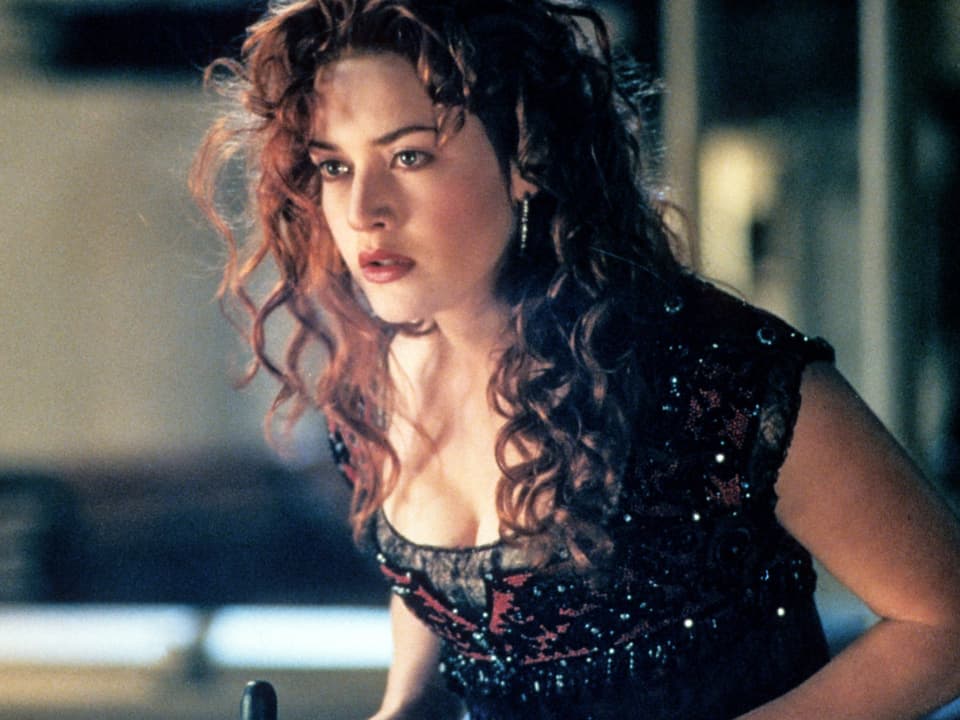 Kate Winslet in ihrer Rolle als Rose im Film Titanic trägt das rote «Jump Dress».