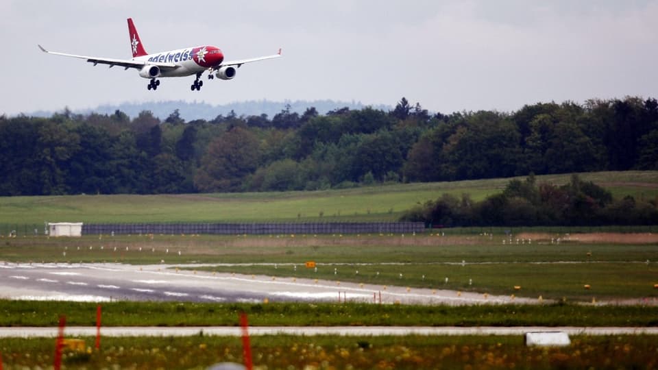 Edelweiss Flieger bei der Landung