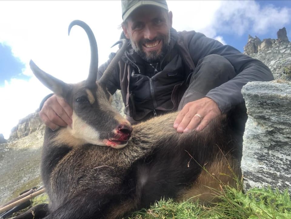 Il buc chamutsch che Curdin Camenisch ha sajettà si Plaun da Bovs, Pigniu.