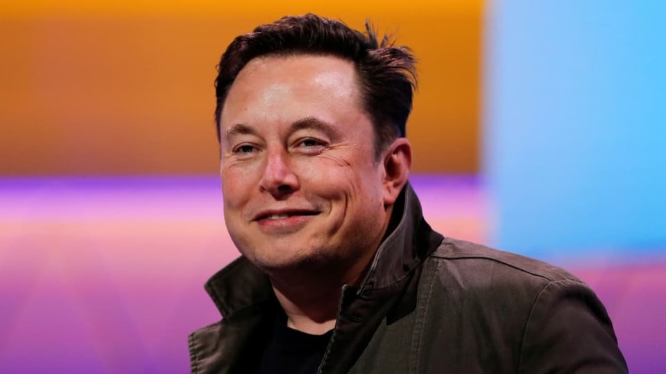 Auf dem Bild ist Elon Musk zu sehen.