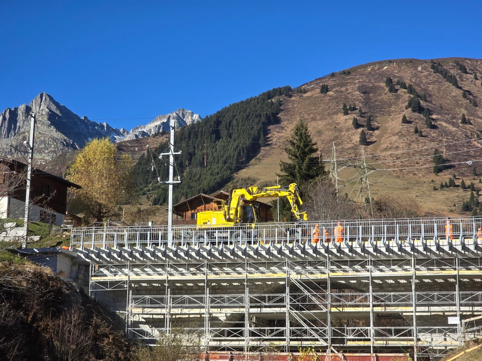 Die Matterhorn-Gotthard Bahn hat für Bauarbeiten die Strecke über den Oberalppass total gesperrt.