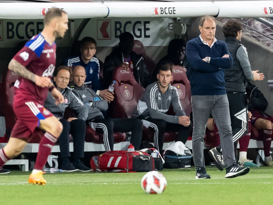 Für Servette-Coach Alain Geiger (rechts) wird die Partie gegen Basel ein Abschiedsspiel.