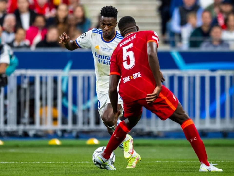 Reals Vinicius Junior und Ibrahima Konate von Liverpool.