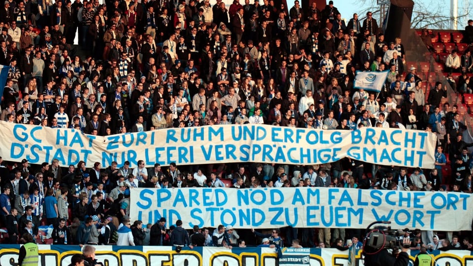 GC Fans fordern mit einem Banner ein neues Stadion