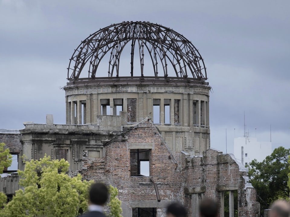 Friedensdenkmal in Hiroshima, ein unbedachter Rundkuppelbau.