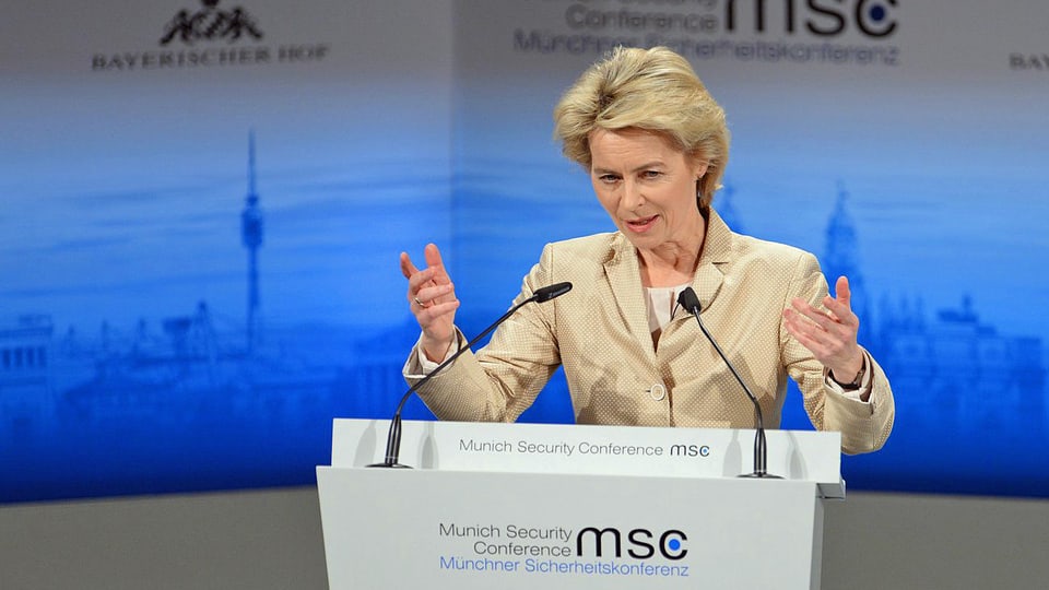 Von der Leyen an Rednerpult