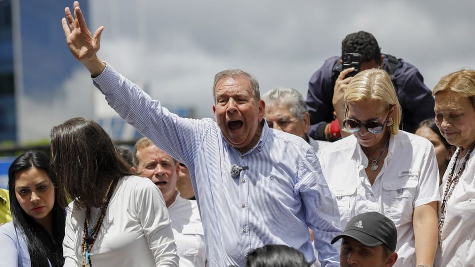 Edmundo González bei einer Demonstration nach Bekanntgabe der Wahlresultate.