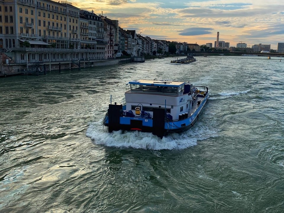 Schleppverbund bei der Basler Schifflände