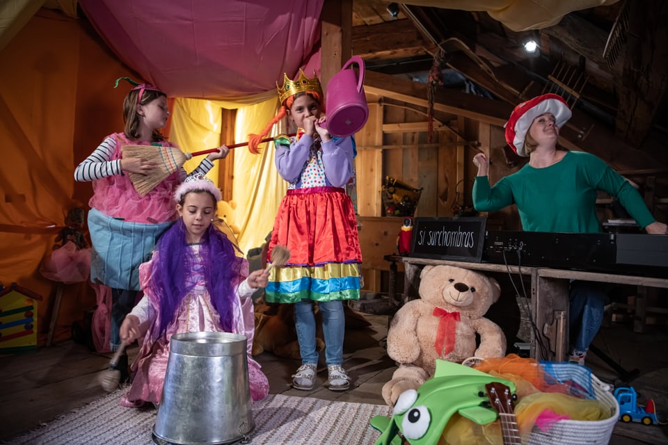 Dachboden, Lied, Kinderlied, Fasnacht, Singen, Fasnacht Lieder, Kostüme