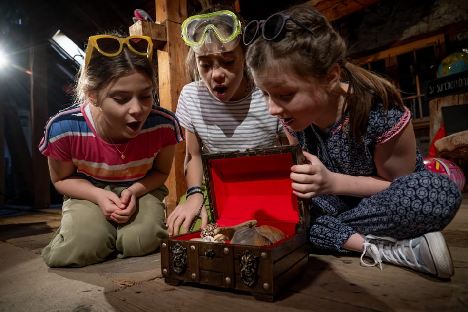 Rätoromanische Kinderlieder: Dachboden, Lied, Kinderlied, Fasnacht, Singen, Sommer, Muschel