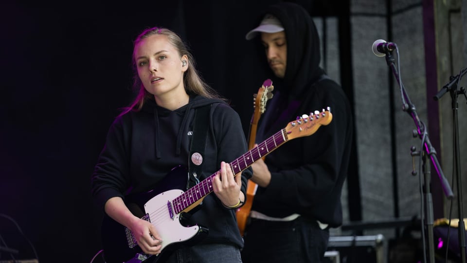 Am Samstagnachmittag eröffneten «happy, for real» den Festival-Tag in Chapella.