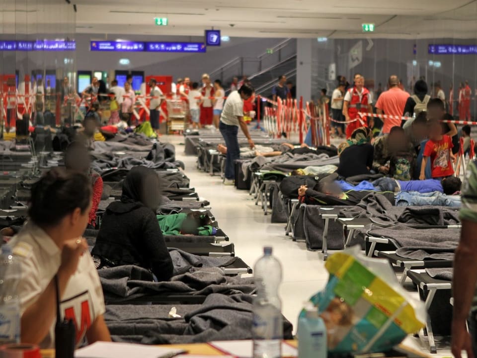 Notschlafstelle für die ankommenden Flüchtlinge am Bahnhof Salzburg. 