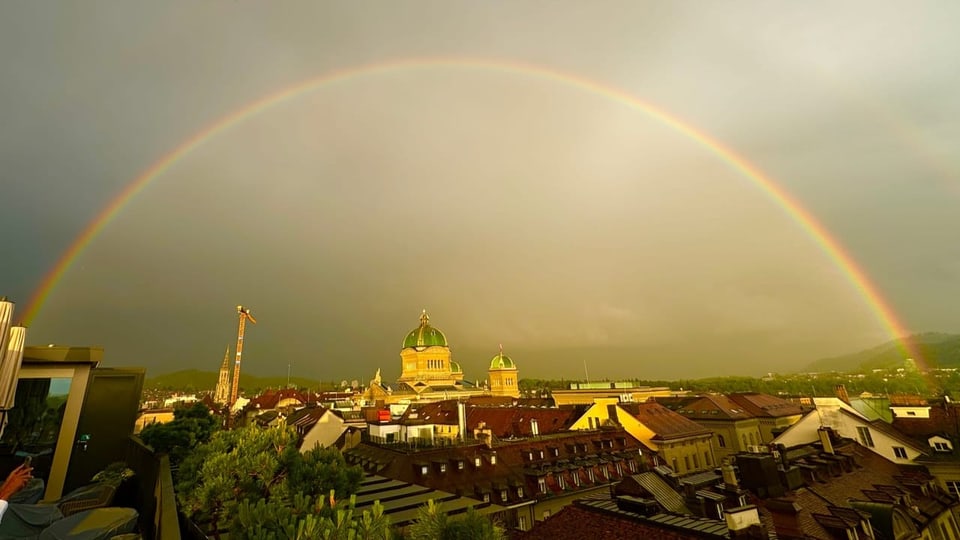 Regenbogen über Bern.