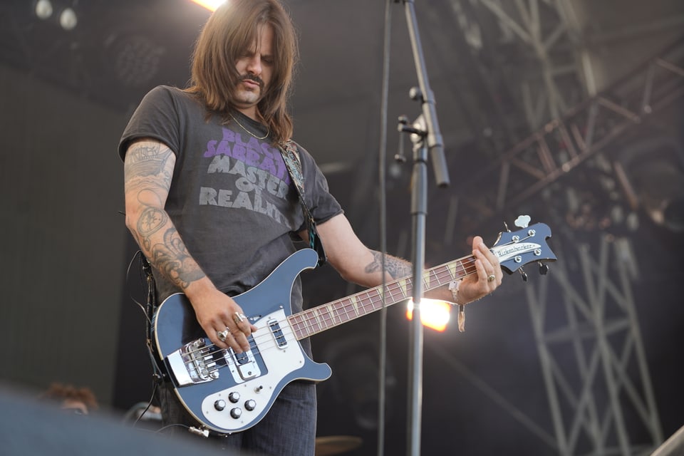 Bassist der Zürcher Rockgruppe Annie Taylor.