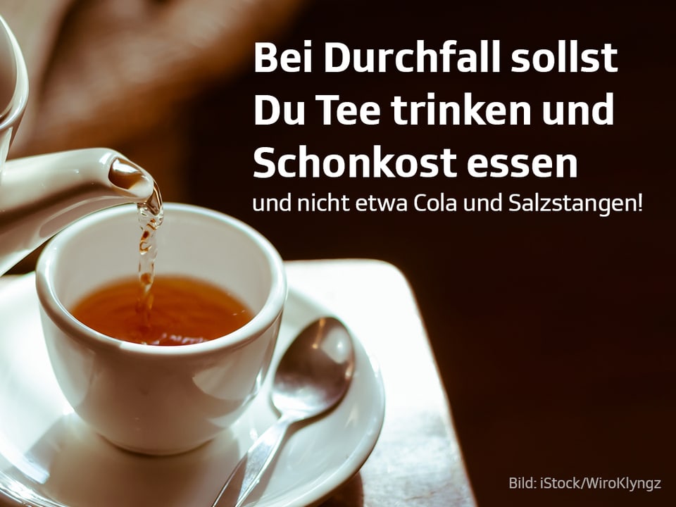 Tee wird in eine Tasse gegossen mit Text über Durchfallerkrankung.