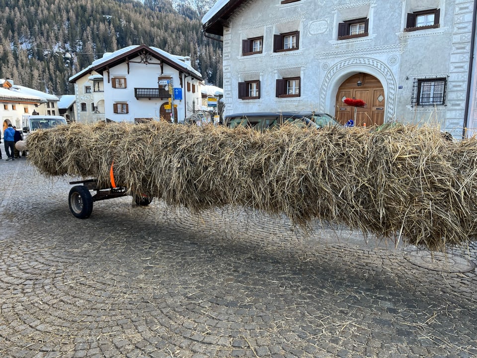 Bräuche und Traditionen: Hom strom