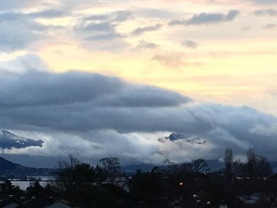 Vom Wind geformte Wolken