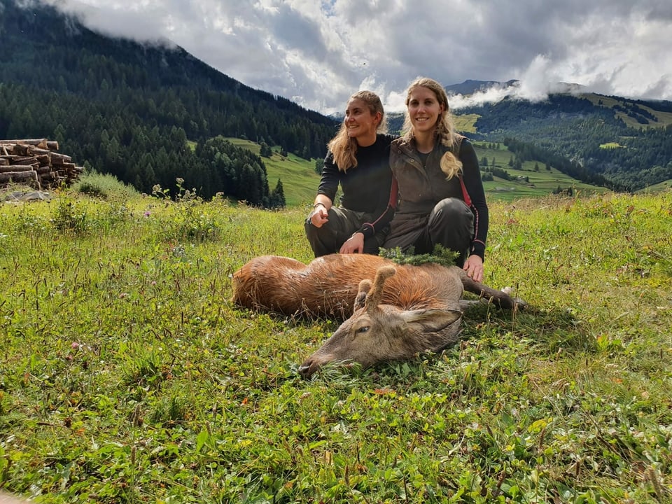 Sarah Cadotsch (dretg) ha pudì sajettar ils 3 da settember quest tschierv lantschet. Sia sora Bettina ha accumpagnà ella.