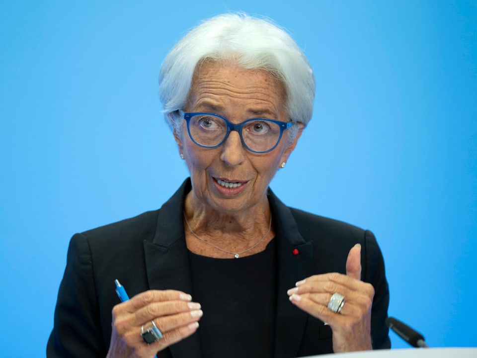 EZB-Präsidentin Christine Lagarde erklärt den Schritt. 