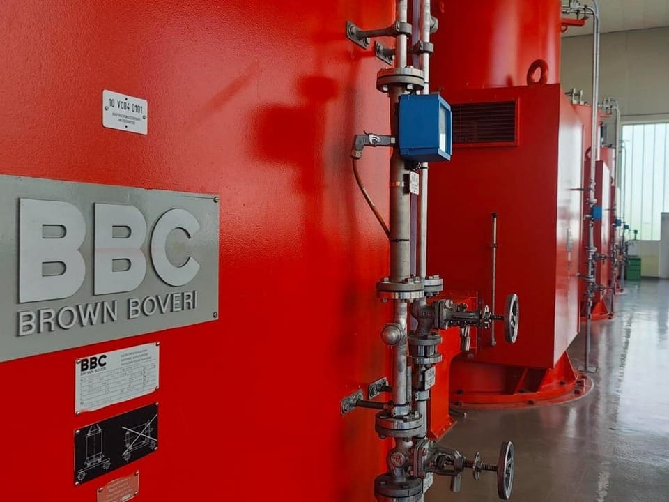 Rote BBC-Turbinen in Leibstadt
