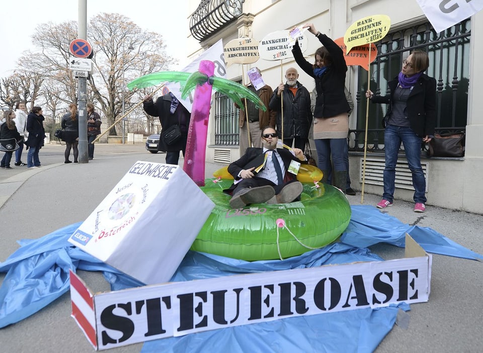 Menschen mit Transparenten