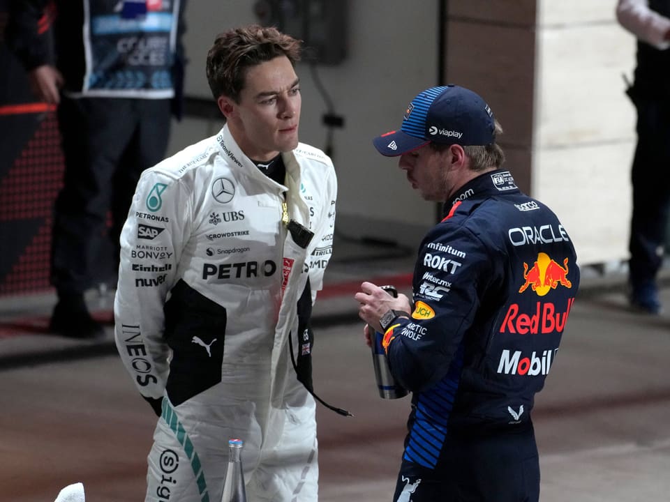 Max Verstappen und George Russell im Gespräch