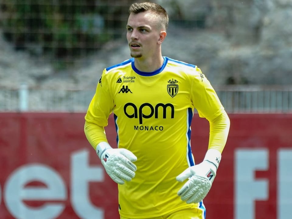 Torwart im gelben Trikot des AS Monaco