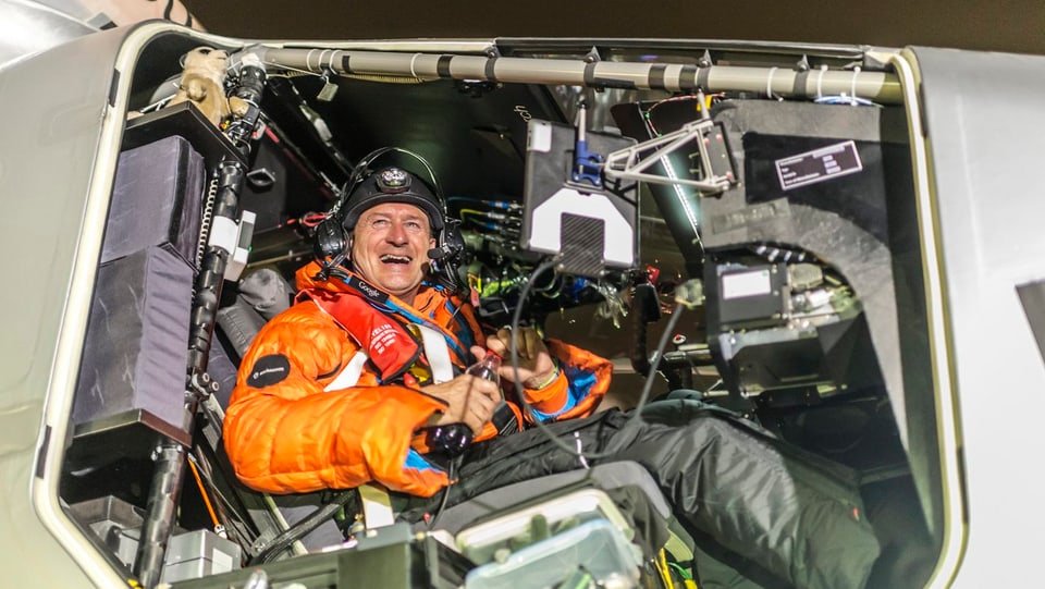 Borschberg im Cockpit.