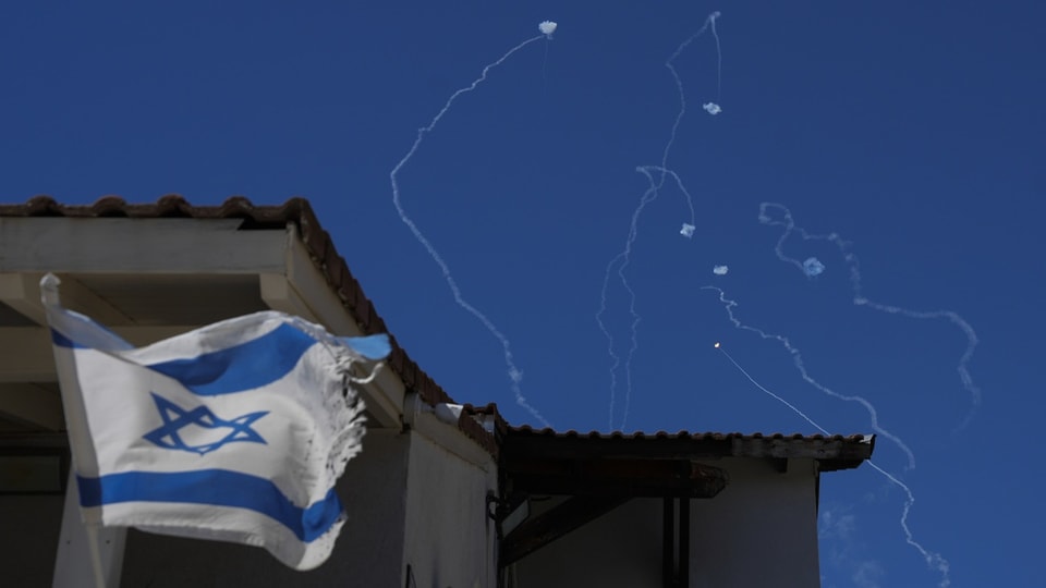 Libanesische Bomben in Safed, im Norden Israels, abgefangen vom «Iron Dome»-Systems. 