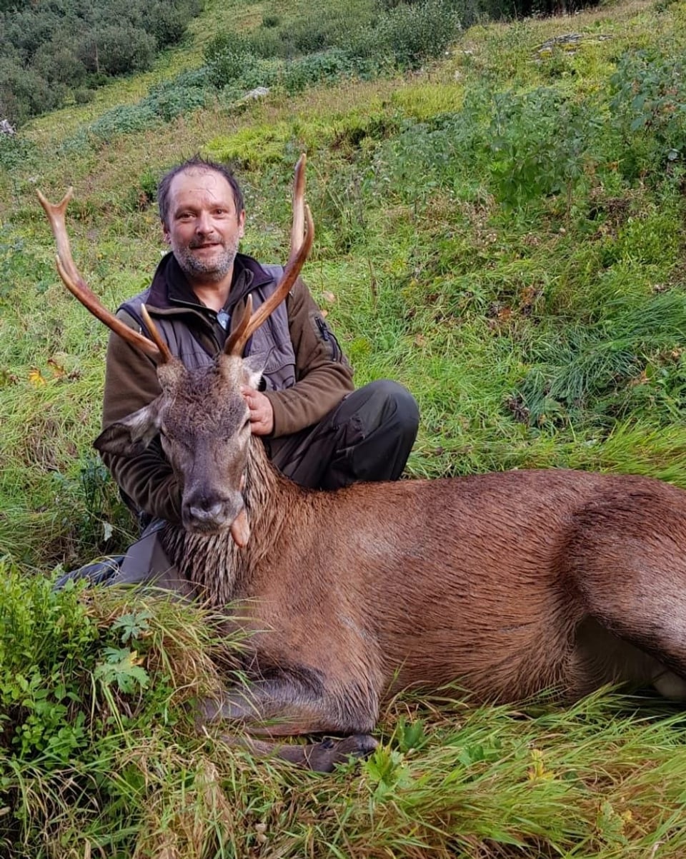 Raymond Schnoz cun ses emprim taur, sajettà ils 7 da settember 2019.