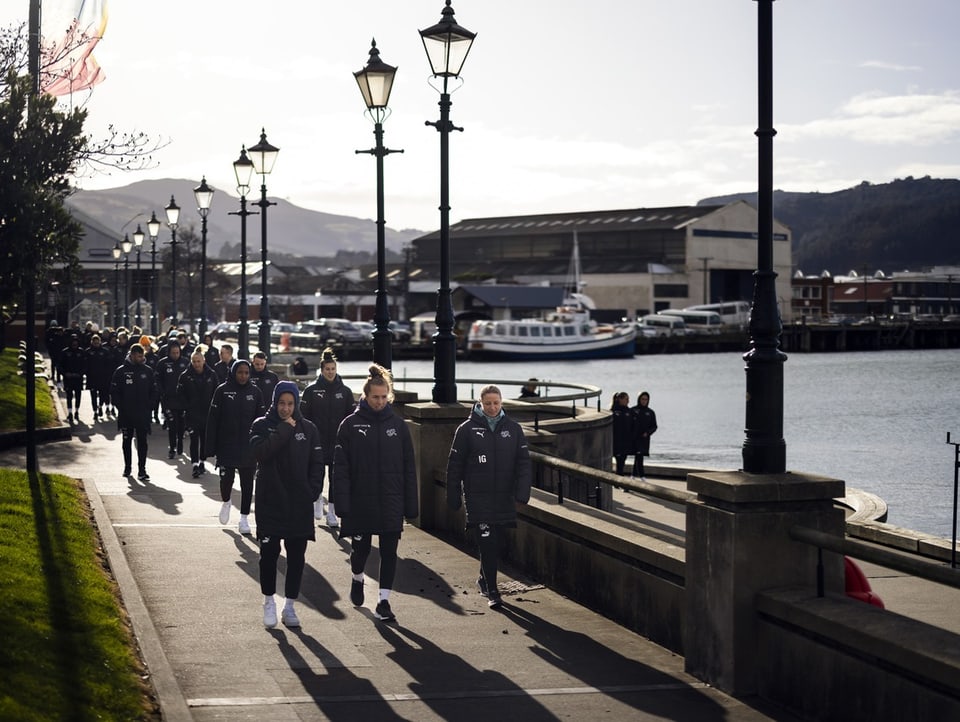 Die Frauen-Nati erkundigt Dunedin.