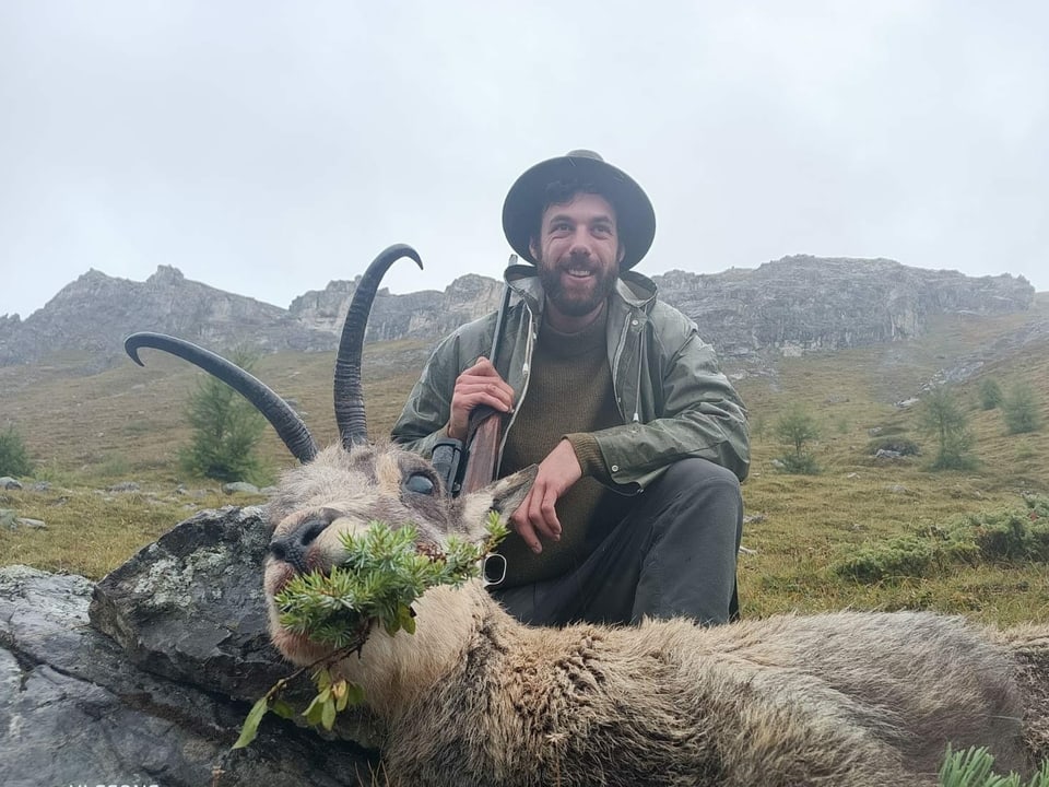 Corsin Wetter ha sajettà en la Val Müstair ina chavra chamutsch da 17 onns. Gidà han ses collegas da chatscha Carlo Schorta e Joe Prenner.