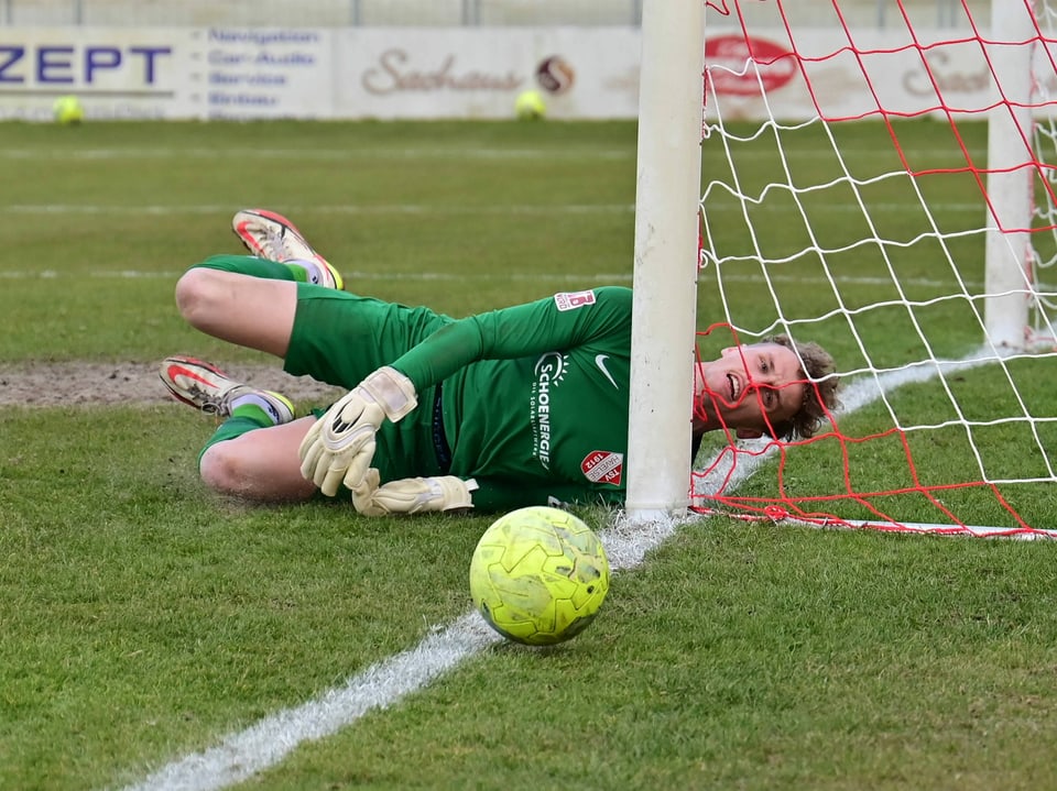 Goalie Norman Quindt hat einen Ball abgewehrt.