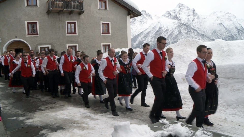 Purtret d'ina retscha da périns, adina in um ed ina dunna che van in dasper l'auter.