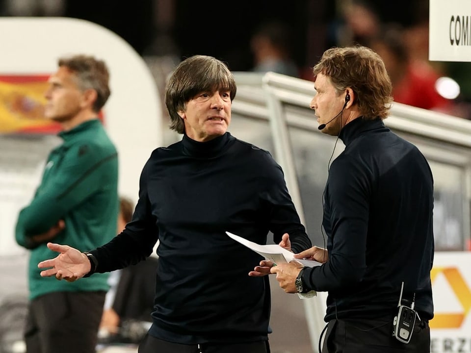 Der Deutschland-Trainer konnte die lange Nachspielzeit nicht verstehen.