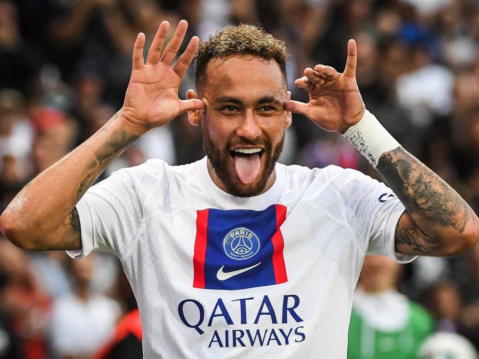 Neymar ist beim 4:3-Sieg von PSG gegen Troyes zu Spässen aufgelegt. Das Pariser Starensemble führt die Tabelle in der Ligue 1 mit 35 Punkten an. 