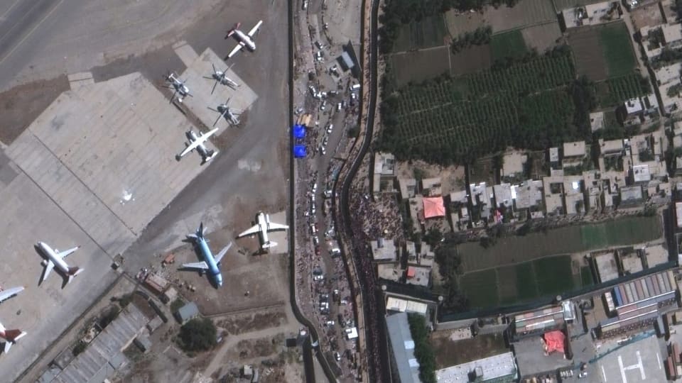 Der Flughafen Kabul von oben