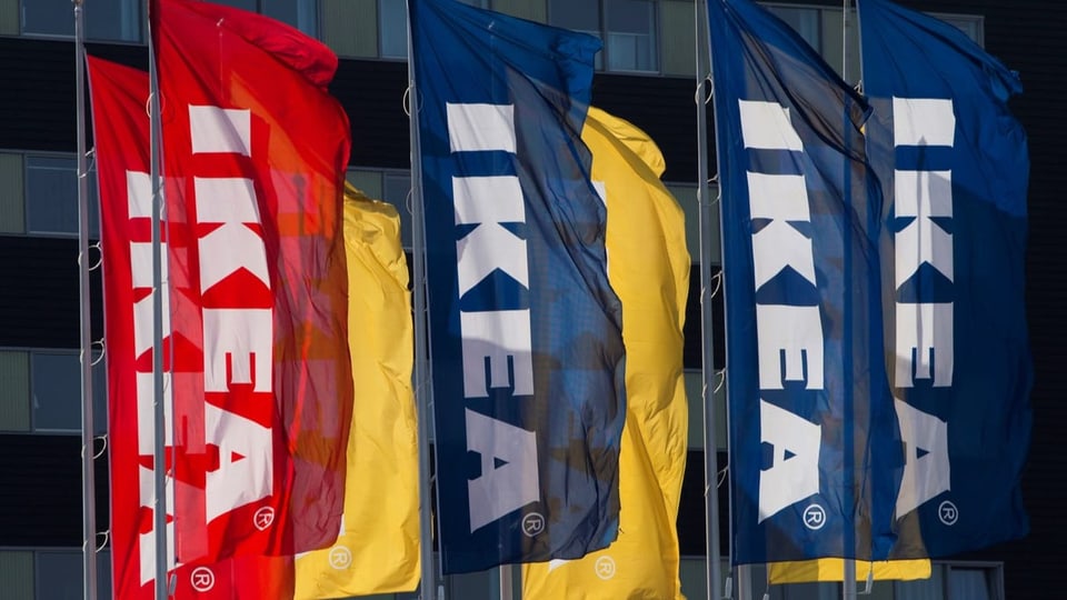 Fahnen mit Ikea-Logo