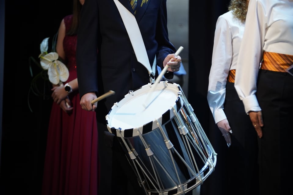 Ein Tambour während dem Konzert im Konzertsaal in Vals