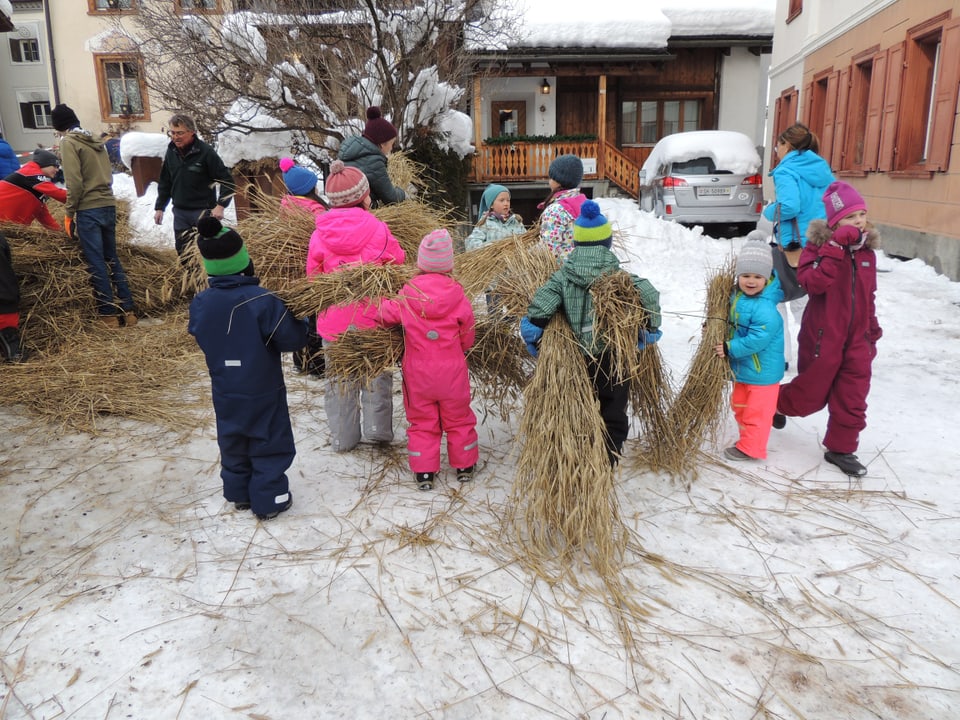 Bündner Tradition: Scuol Hom Strom